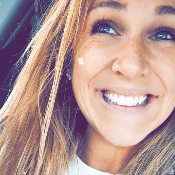 Meet your Posher, Megan - Picture 2 of 2